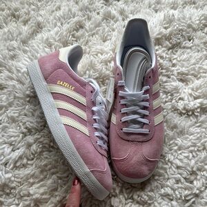 🆕 Adidas Pink Suede‎ Gazelles